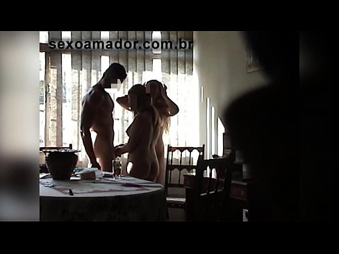 ❤️ Sexu-lagunek gizon erraldoi bat eta hirukote batera gonbidatzen dituzte berarekin ❤❌ Etxeko pornoa gugan ❤