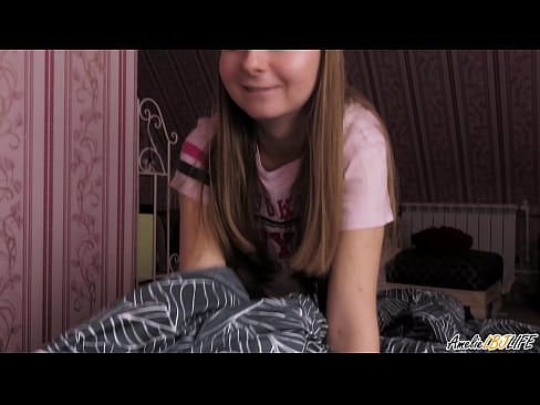 ❤️ Blondie-k bere BFF-ren sakon zurrupatzen du eta esperma jasotzen du ahoan ❤❌ Etxeko pornoa gugan ❤